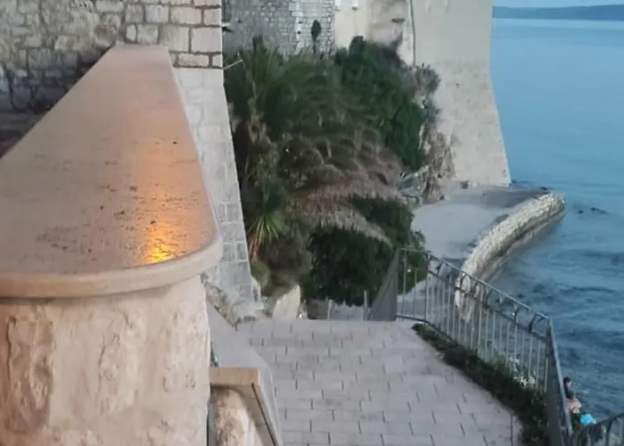 Angela Rab Supetarska Draga